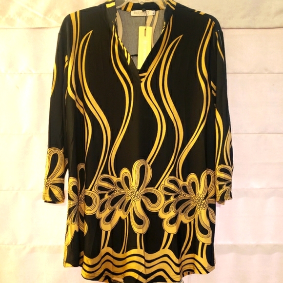 Tunic Top. V-Neck. 3/4 Sleeve. Lightweight - Picture 1 of 15